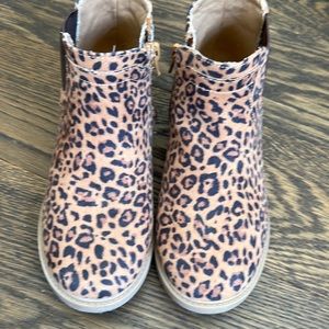 Tucker and tate leopard bootie